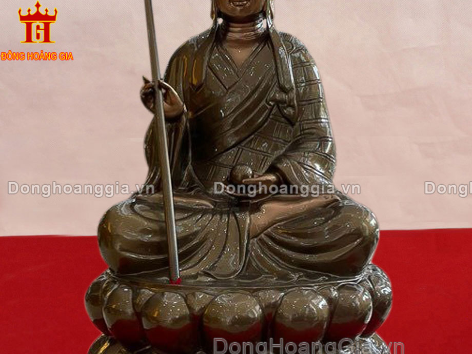 Bề mặt tượng được làm màu giả cổ và phủ bón 2K chống oxy hóa